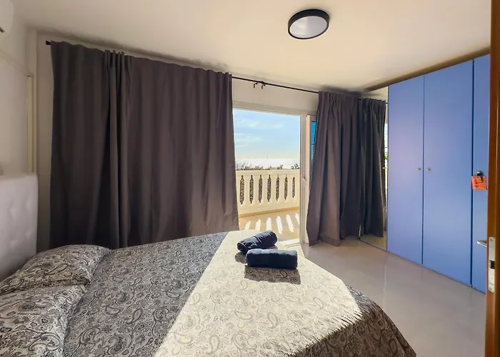 Callao Salvaje 3br With Heated Pool Outdoor Kitchen & Gas Bbq Stunning Views Villa Costa Adeje (Tenerife)