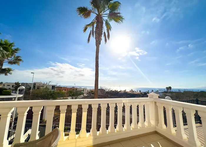 Willa Callao Salvaje 3br With Heated Pool Outdoor Kitchen & Gas Bbq Stunning Views Costa Adeje (Tenerife)
